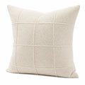 Coussin décoratif 45 x 45 cm en tissu bouclette écru - texture douce à motif quadrillé