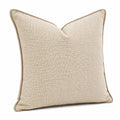 Coussin décoratif 45 x 45 cm en tissu beige à passepoil style contemporain