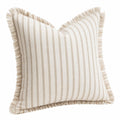 Coussin décoratif 45 x 45 cm en tissu écru rayé à franges - style bohème