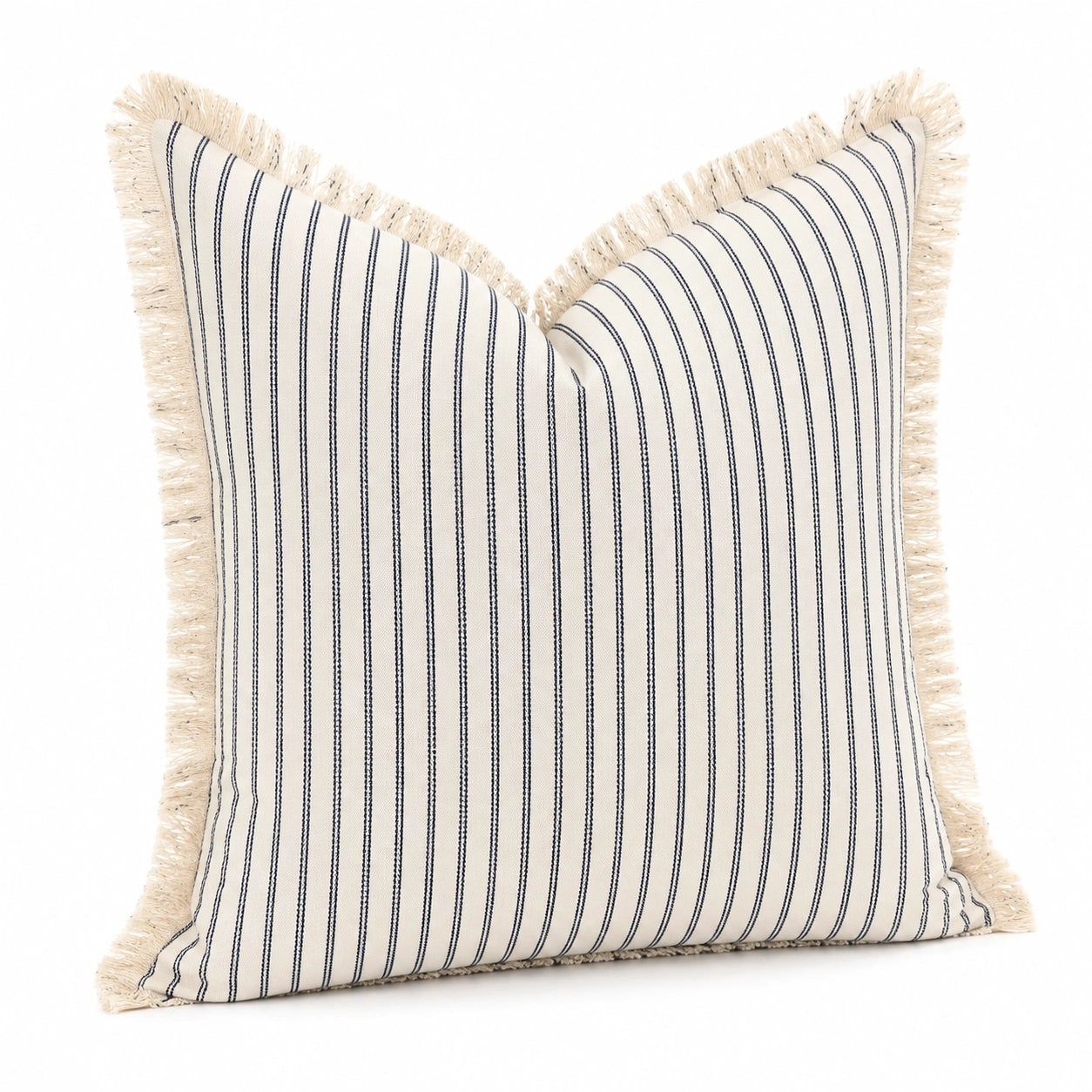 Coussin décoratif 45 x 45 cm en tissu écru rayé bleu marine avec franges