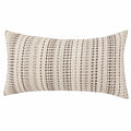 Coussin rectangulaire 50 x 30 cm en tissu beige et gris à motifs tissés décoratif